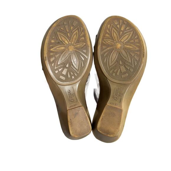 90's y2k vtg. bronze leather embellished wedge ONEX sandals heels size 9 1/2. - Picture 8 of 8